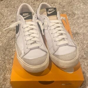 Nike Blazer Low Cut Sneaker Size 5M
